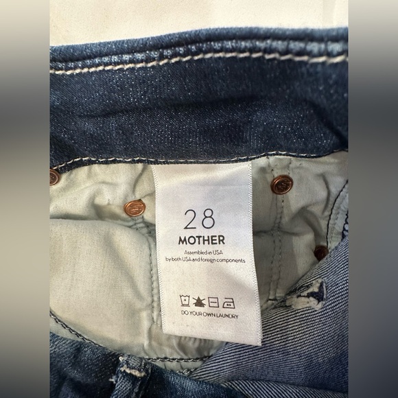 MOTHER HIGH WAISTED LOOKER - ANKLE FRAY
Tongue And Chic, Size 28 - Picture 5 of 6